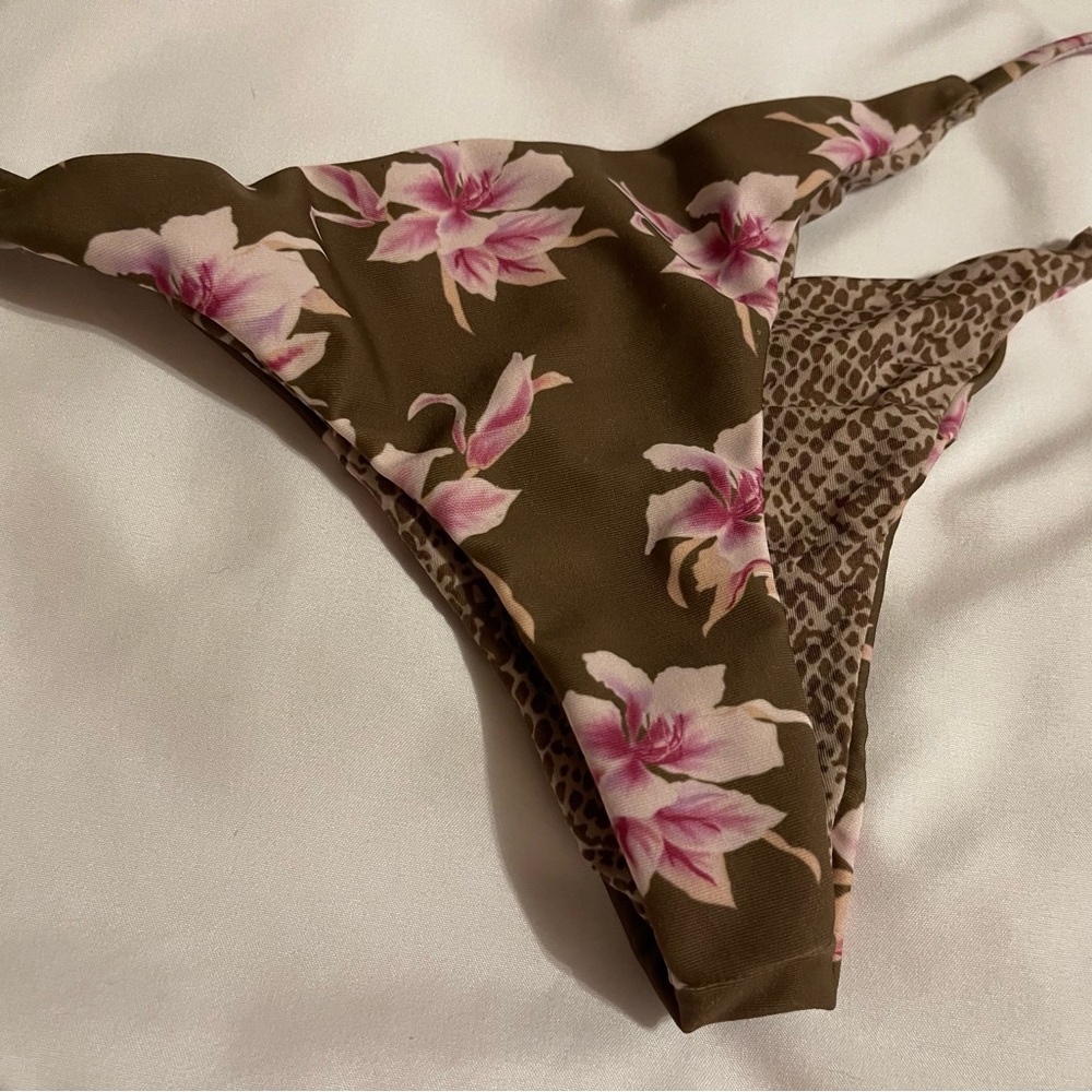ACACIA SWIM CAPSULE ALOHA PRINT. SIZE SMALL $200 - Picture 5 of 8
